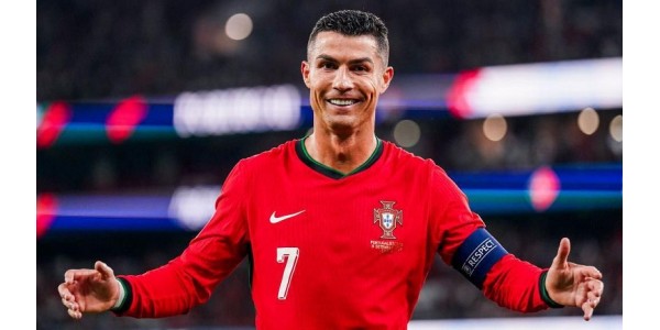 CRISTIANO RONALDO bryter igenom karriärens 900:e mål CRISTIANO RONALDO bryter igenom karriärens 900:e mål